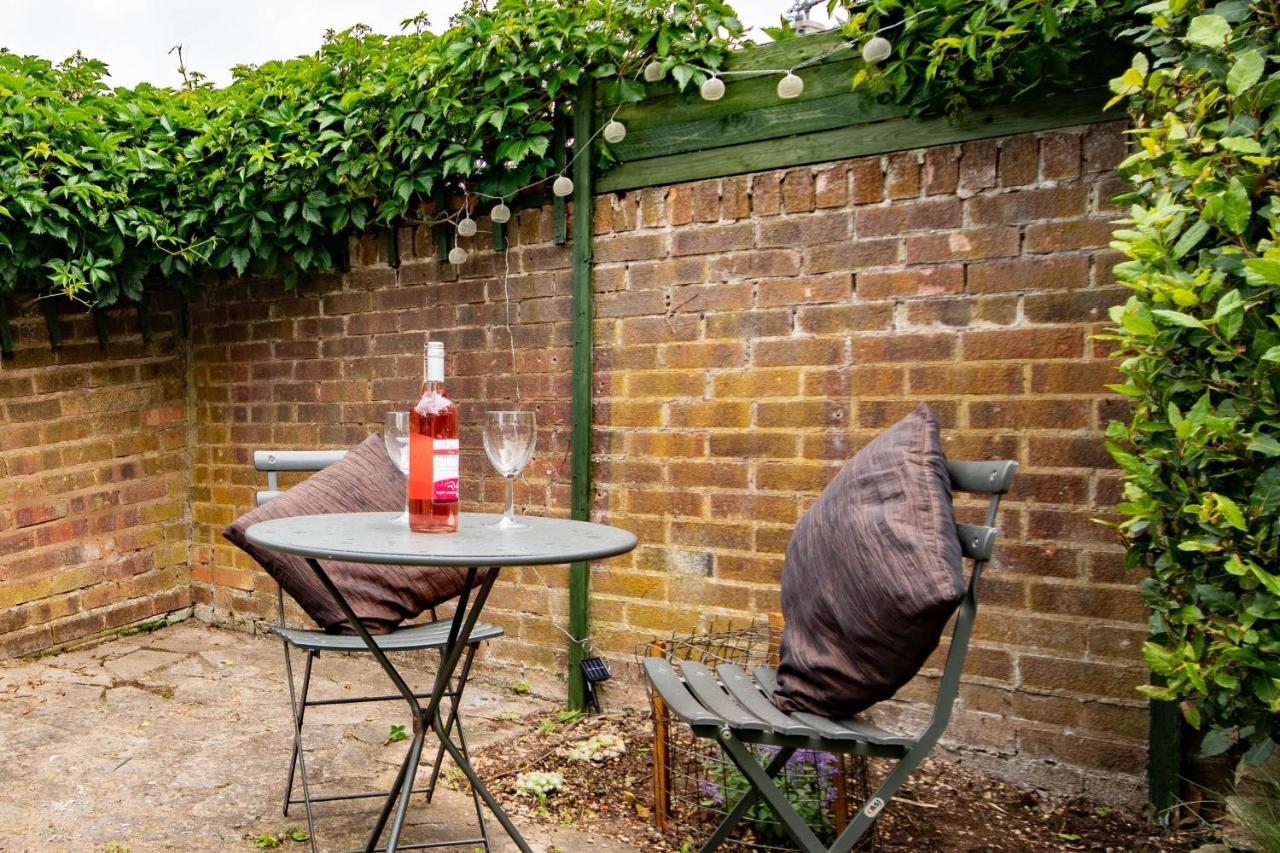 3-Bedroom House With Garden, Conservatory, In Centre Of Worcester Buitenkant foto